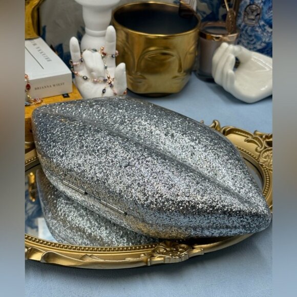 🆕 LULU GUINNESS 🧿 NWOT Silver Glitter Iconic Lips Perspex Clutch on a Chain - Picture 14 of 16